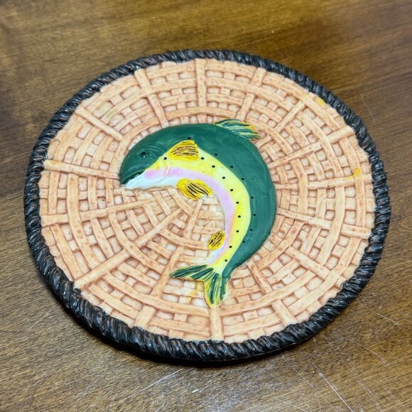 Vintage Decorative Fish Plate 3D Design 1995 Youngs Trout Fisherman Man Cave - Picture 3 of 5